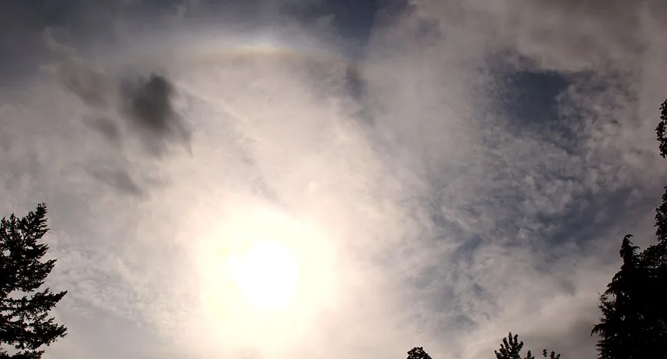 Halo in cirrostratus and cirrocumulus